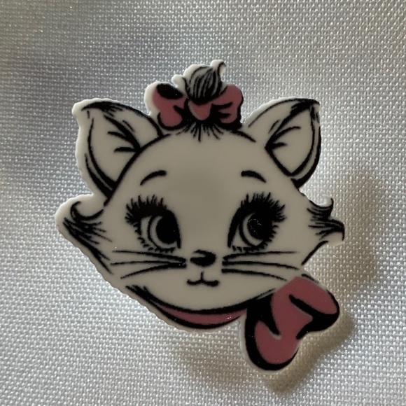 Hand Crafted Jewelry - 🎉Host Pick🎉 Handmade Disney Marie from the movie The Aristocats Pin Brooch!